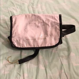Adrienne Vittadini makeup bag